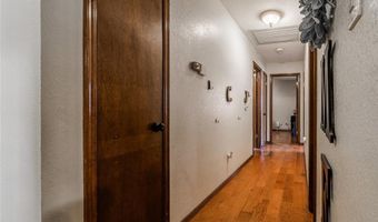 104 Caulder Dr, Chickasha, OK 73018