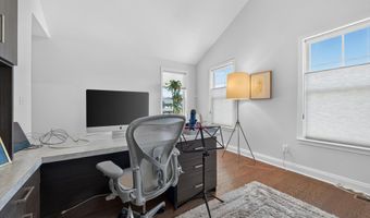 3062 N Spurway Dr, Ann Arbor, MI 48105