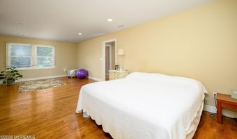 305 Barbara Dr, Point Pleasant, NJ 08742