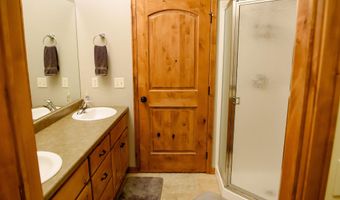 425 240th Ave 201, Arnolds Park, IA 51331