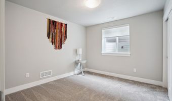 137 Wilder Ln, Ames, IA 50014