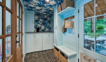 372 Pine Forest Rd, Atlanta, GA 30342
