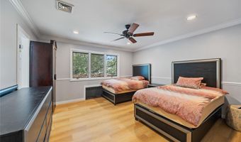 8 Dunn Rd, Airmont, NY 10952