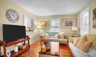 12 Hammond St, Newport, RI 02840