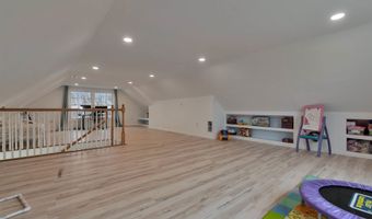58 Village Place Dr, Barrington, NH 03825