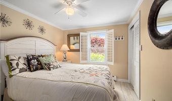35 Willow Ave, Narragansett, RI 02882