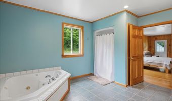 405 Old W Rd, Arlington, VT 05250