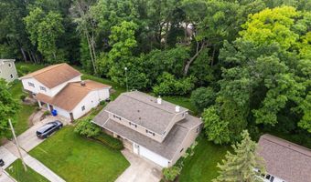 58 CRESTVIEW Dr, Appleton, WI 54915