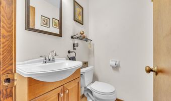3552 W Southwood Dr, Franklin, WI 53132