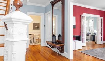 17 Everett St, Newport, RI 02840