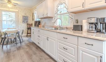 17 Crossmon St, Alexandria Bay, NY 13607