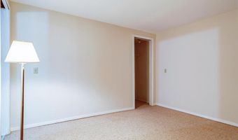 501 Clayworth Dr, Ballwin, MO 63011