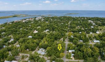 195 8Th St, Apalachicola, FL 32320