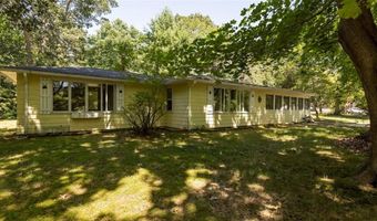 16 Center St, Charlestown, RI 02813