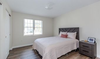 136 Hope Hill Ter, Cranston, RI 02921