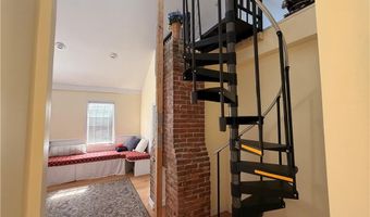 25 Marsh St, Newport, RI 02840