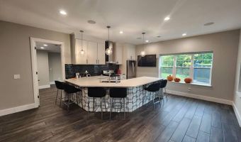 10447 N Circle Rd, Mequon, WI 53092