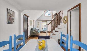 1 Mohawk Trl, Narragansett, RI 02882