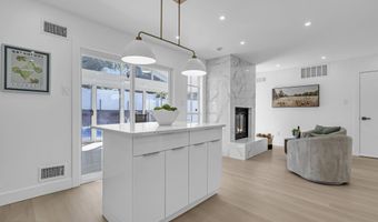 8 Mizzen Dr, Barnegat, NJ 08005
