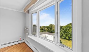 553 Bellevue Ave 14, Newport, RI 02840