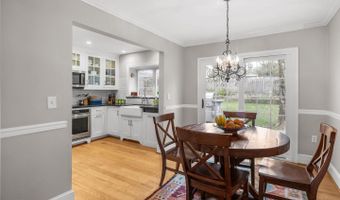 4004 ESTABROOK Dr, Annandale, VA 22003