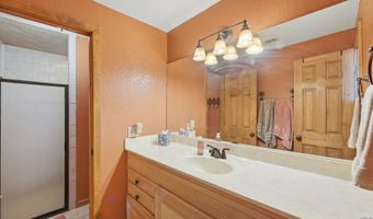 828 Shady Grv, Adkins, TX 78101