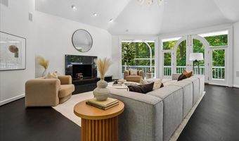 9100 ALDERSHOT Dr, Bethesda, MD 20817