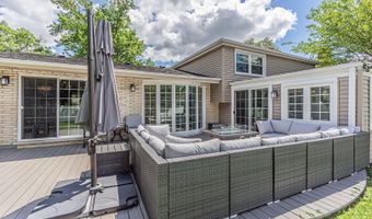 210 W Pickwick Rd, Arlington Heights, IL 60005