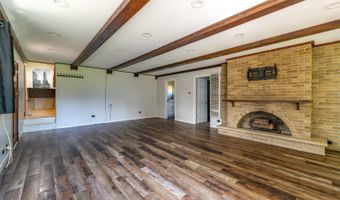 425 S Clarendon Ave, Addison, IL 60101