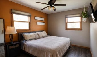 1417 S 6th St, Aberdeen, SD 57401