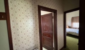 909 7th St, Britton, SD 57430