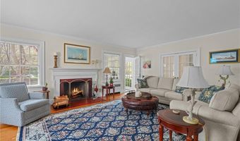 60 Ayrault St, Newport, RI 02840