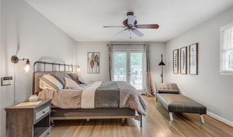 2821 Laurel Ridge Dr, Decatur, GA 30033