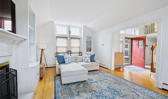 35 Anna Olivo Ct, Narragansett, RI 02882