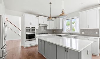 3093 N Spurway Dr, Ann Arbor, MI 48105