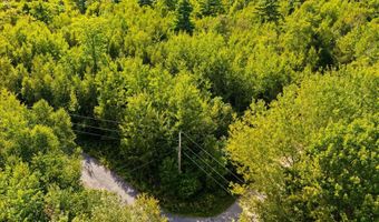 27 Bowling Green Ln, Belfast, ME 04915