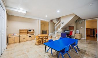 7600 CHARLESTON Dr, Bethesda, MD 20817