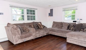 25 S Valley Rd, Bayonne, NJ 07035