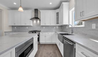 1 Potters Ct, Bayville, NJ 08721