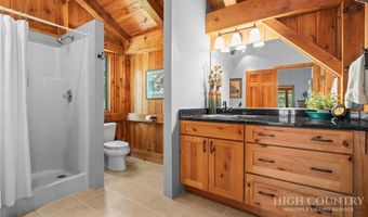 221 White Oak Trl, Banner Elk, NC 28604