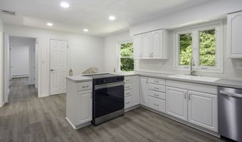 31 Roslyn Dr, Cheshire, CT 06410