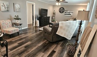730 E 17th Street Pl, Baxter Springs, KS 66713
