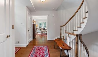 2317 S QUEEN St, Arlington, VA 22202
