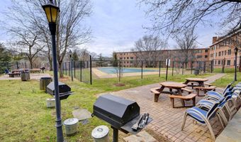 3000 SPOUT RUN Pkwy C603, Arlington, VA 22201