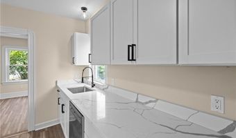62 Fenner Ave, East Providence, RI 02915