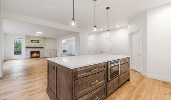 20870 YOSEMITE St NE, Aurora, OR 97002