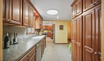 13 Swartzel Dr, Middletown, NJ 07748