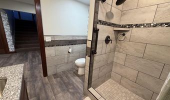 1524 Beechwood Dr, Aurora, NE 68818