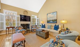 305 Richmond Glen Dr, Cheshire, CT 06410