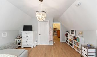 6 Knowlton Ct, Bristol, RI 02809